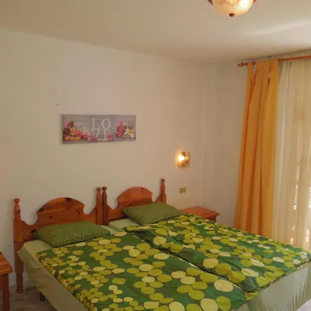 Apartment Mit Gemeinschaftspool *